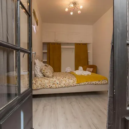 L'atypique Au Centre Des Arcades Elegant Spacieux Апартаменты